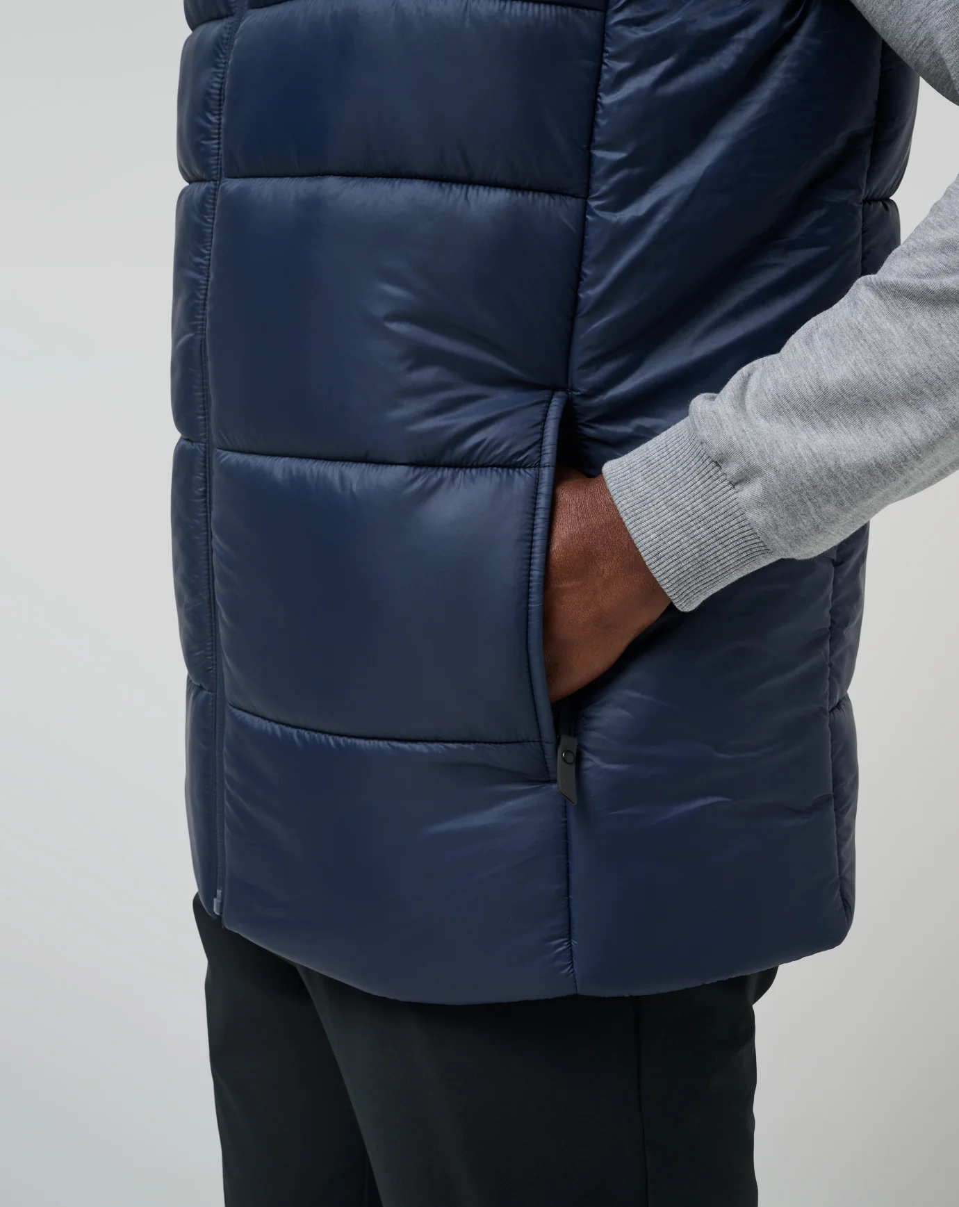 Aves Tech Puffer Vest - Image 5